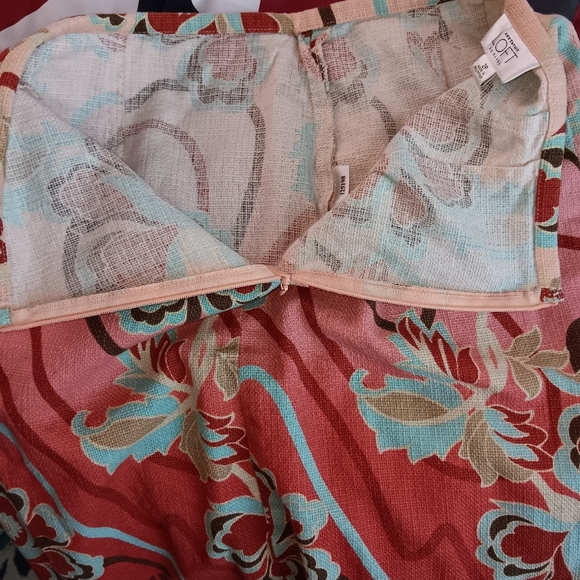 Loft by Ann Taylor Floral Pink Blue & Red Skirt size 2P knee lenght - Picture 10 of 12